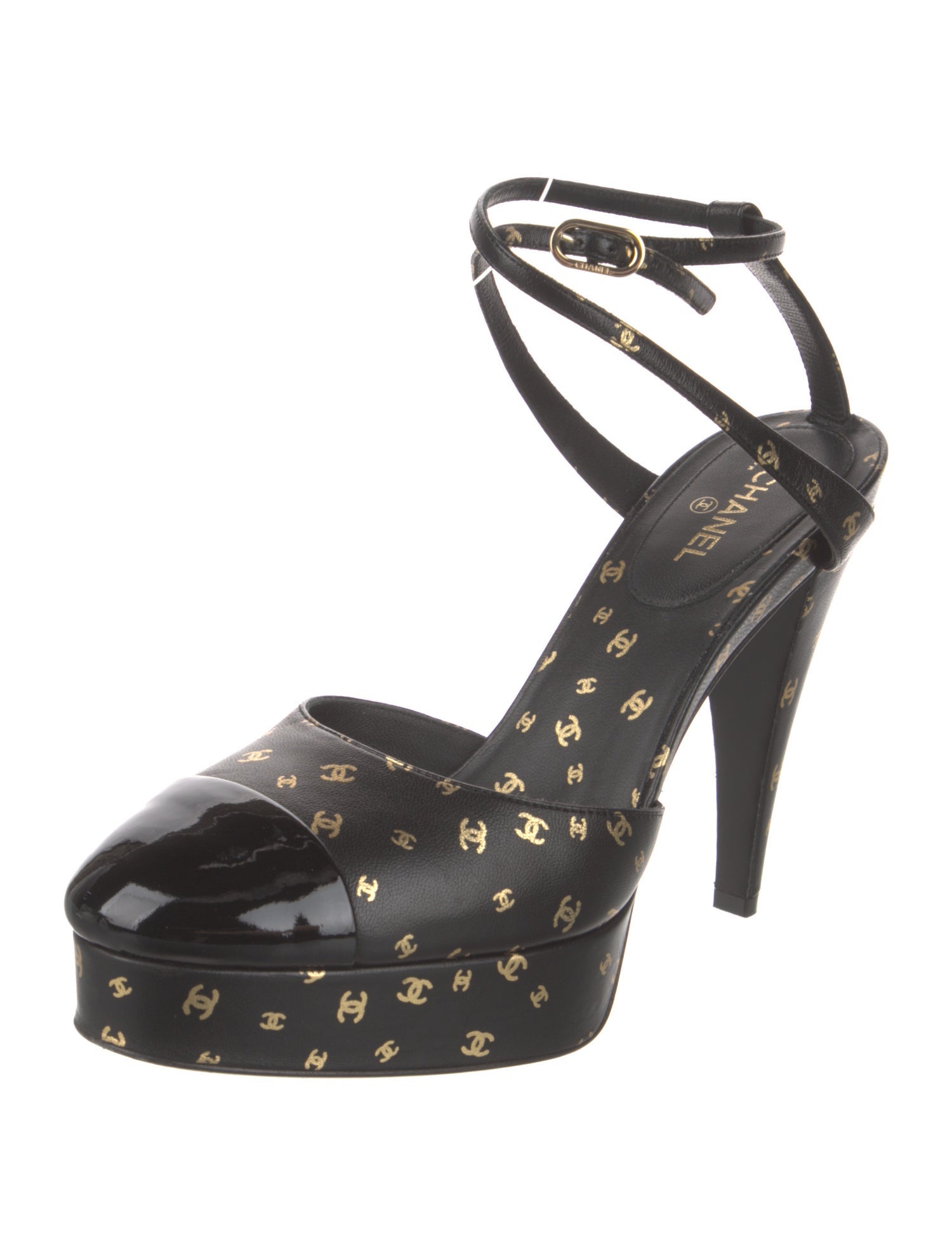 Chanel 2023 Interlocking CC Logo Pumps