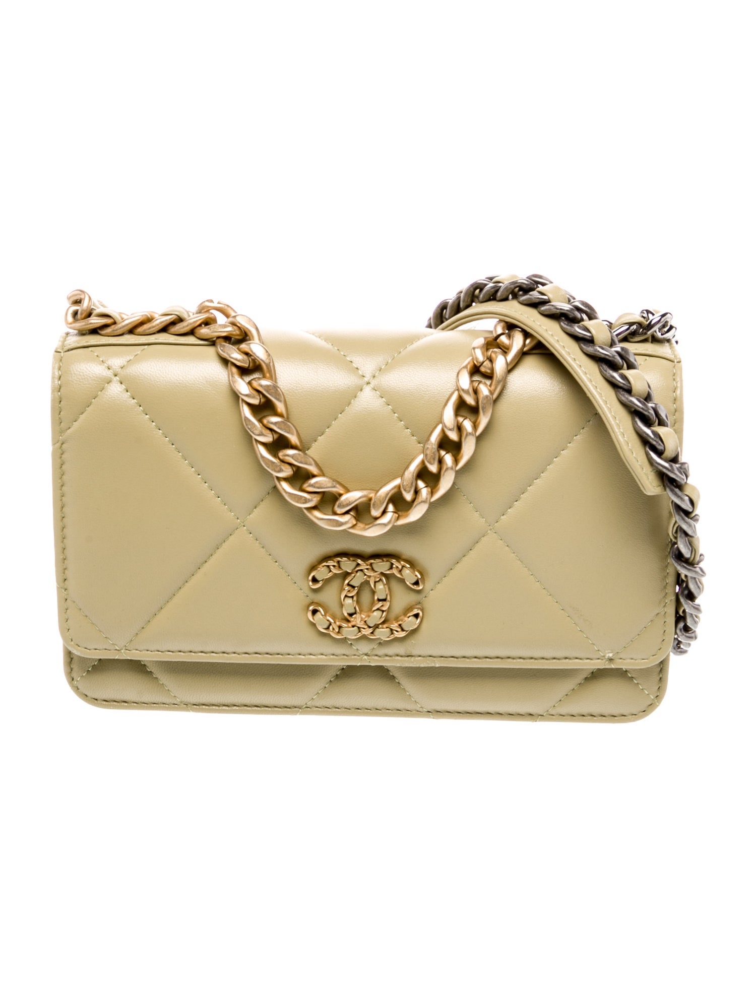 Chanel 19 Wallet On Chain