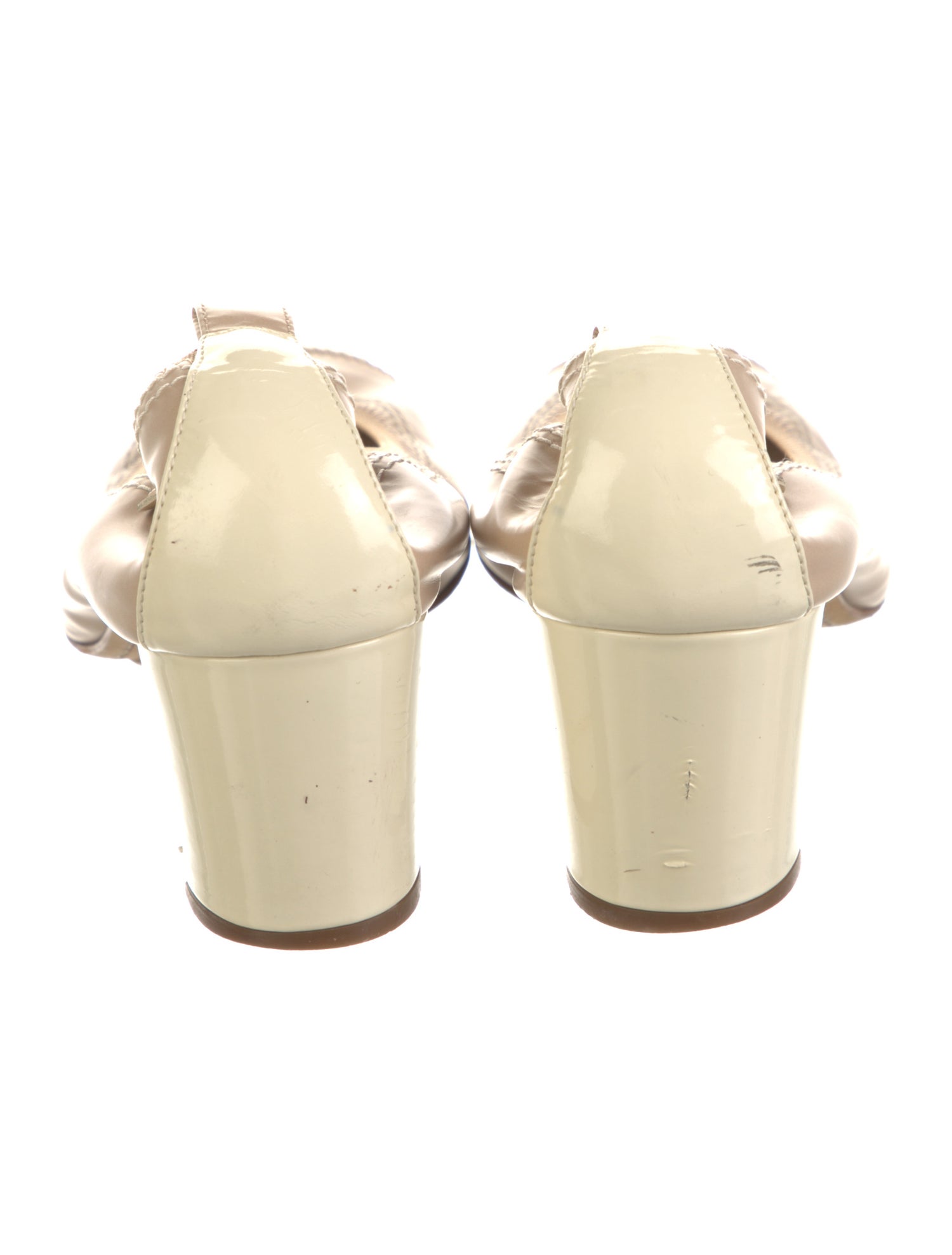 Chanel Interlocking CC Logo Leather Pumps