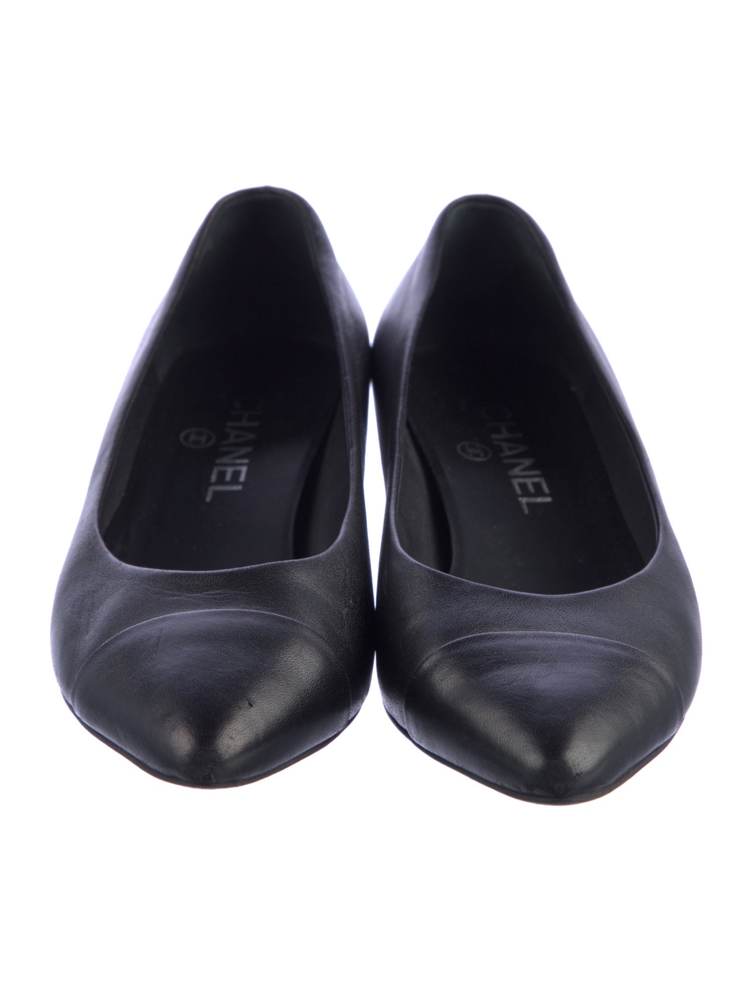 Chanel Interlocking CC Logo Leather Pumps