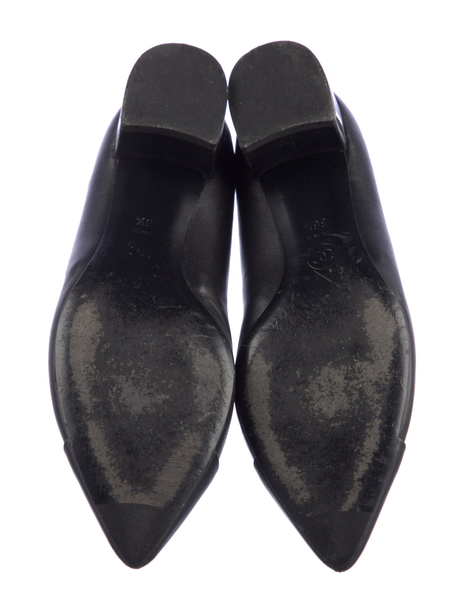 Chanel Interlocking CC Logo Leather Pumps