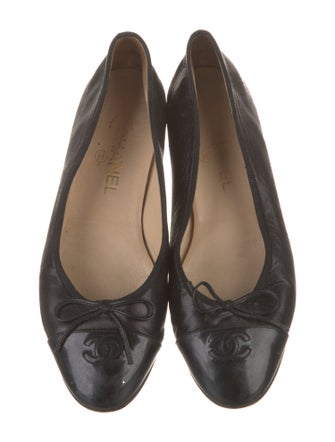 Chanel Interlocking CC Logo Leather Ballet Flats