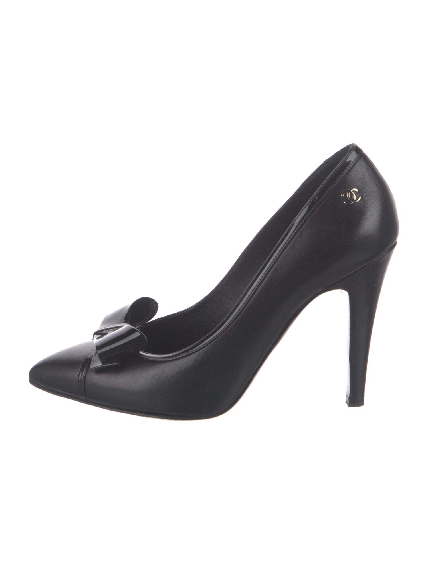 Chanel Interlocking CC Logo Leather Pumps