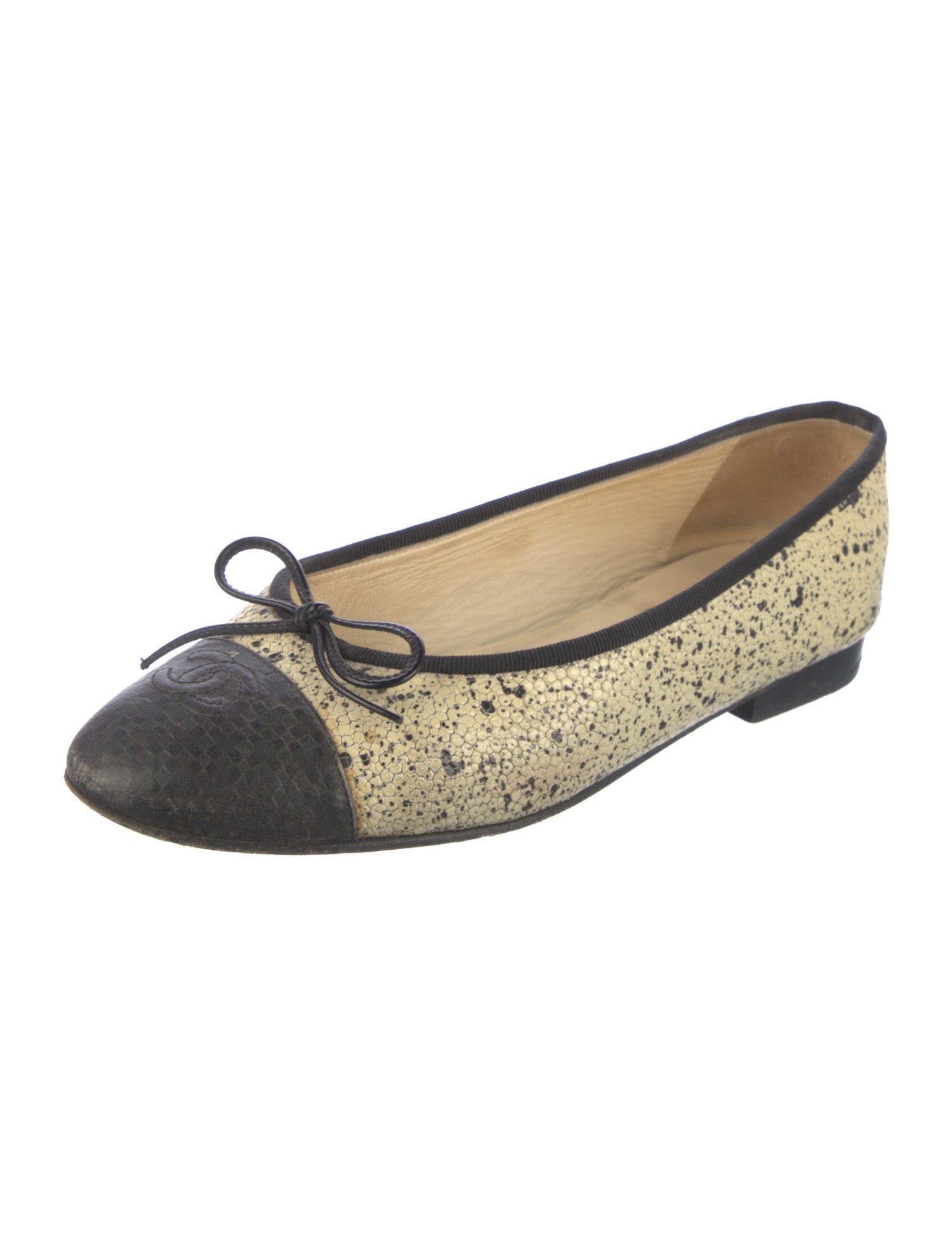 Chanel Interlocking CC Logo Leather Ballet Flats