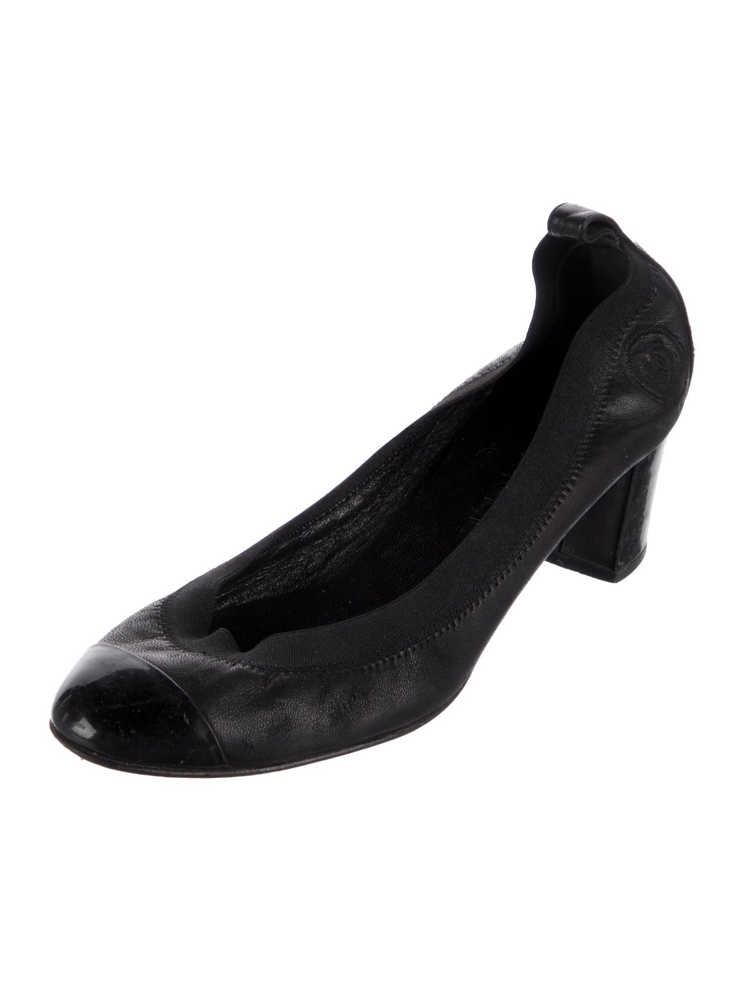 Chanel Interlocking CC Logo Leather Pumps