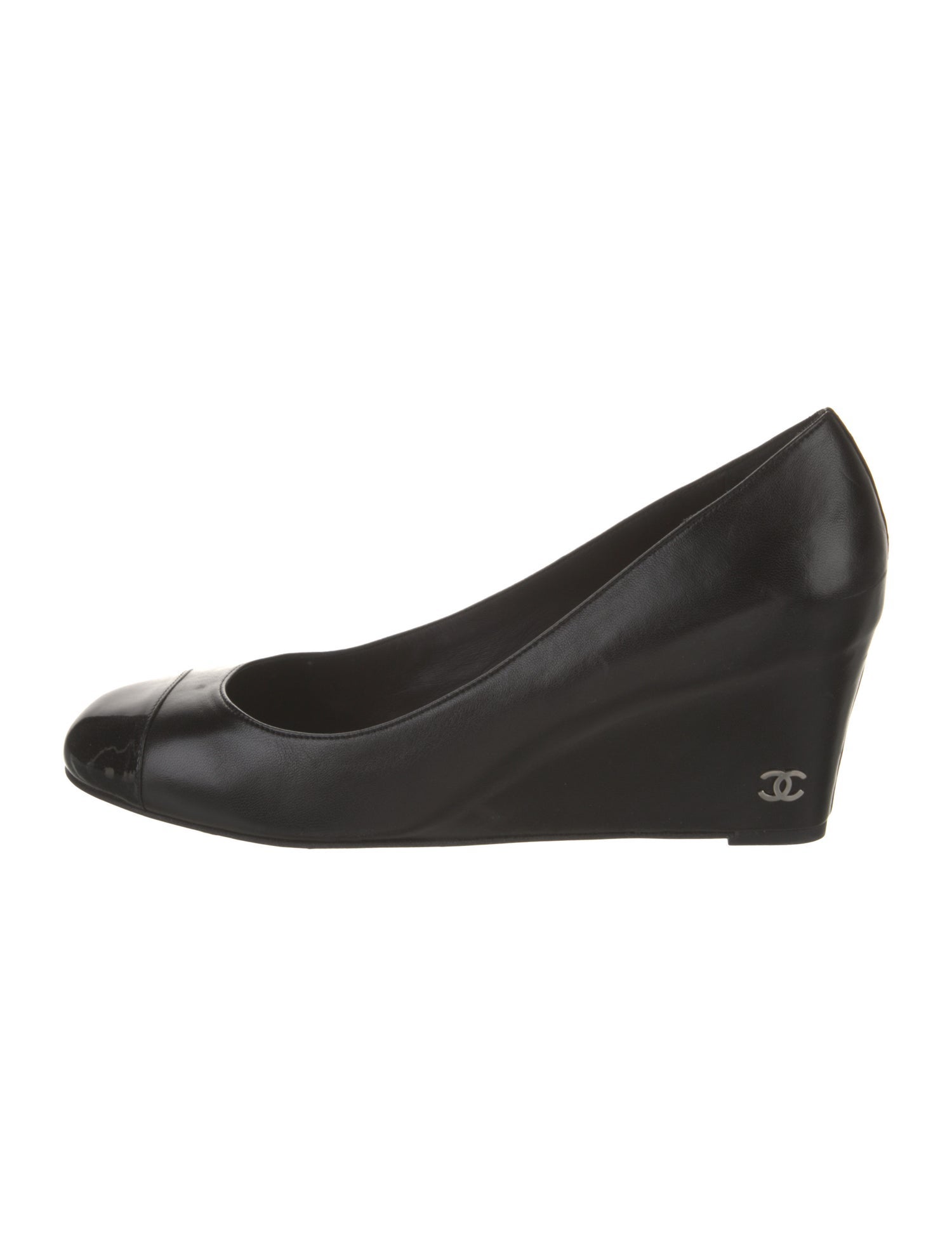 Chanel Interlocking CC Logo Leather Pumps
