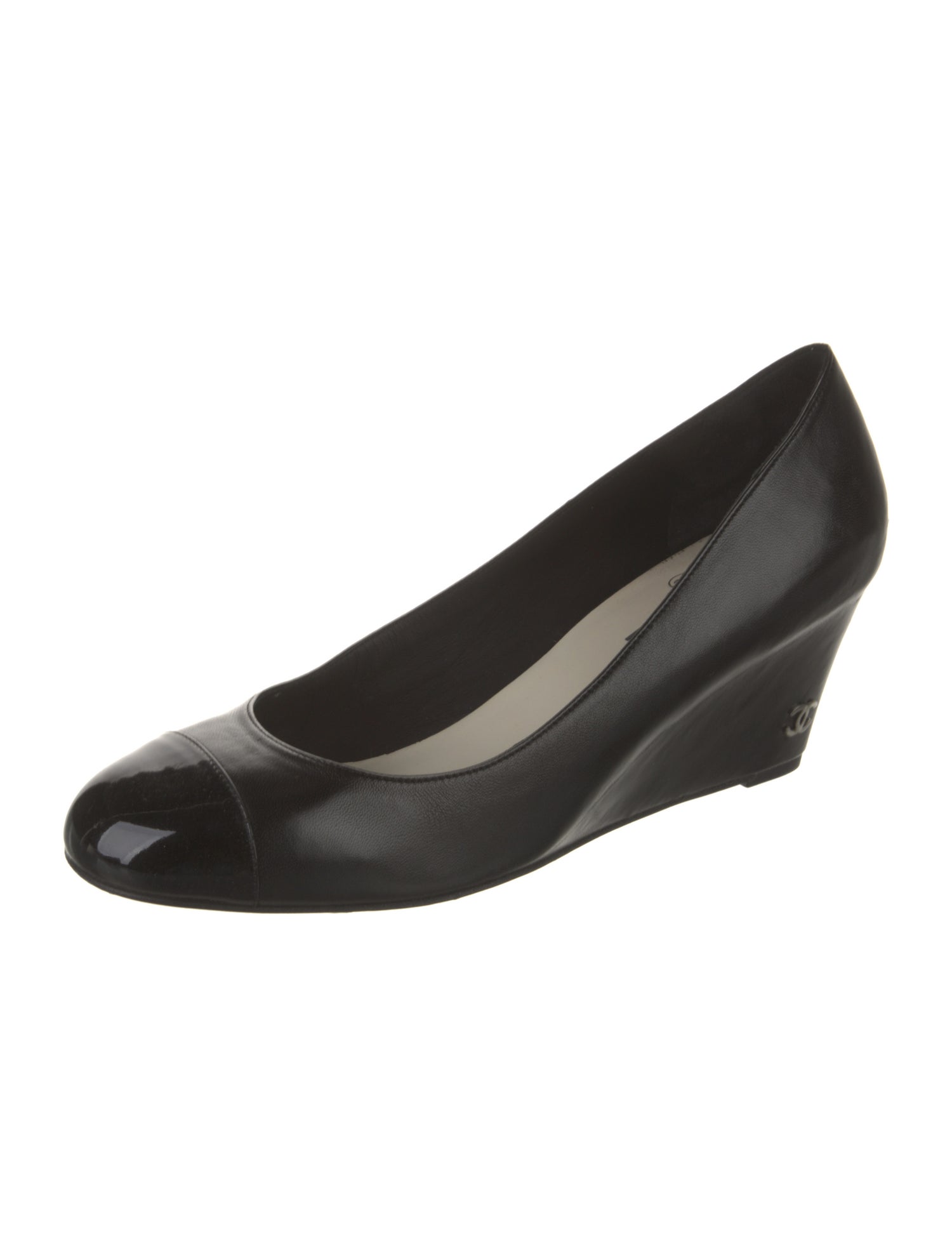 Chanel Interlocking CC Logo Leather Pumps