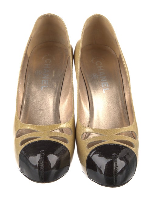 Chanel 2009 Interlocking CC Logo Pumps