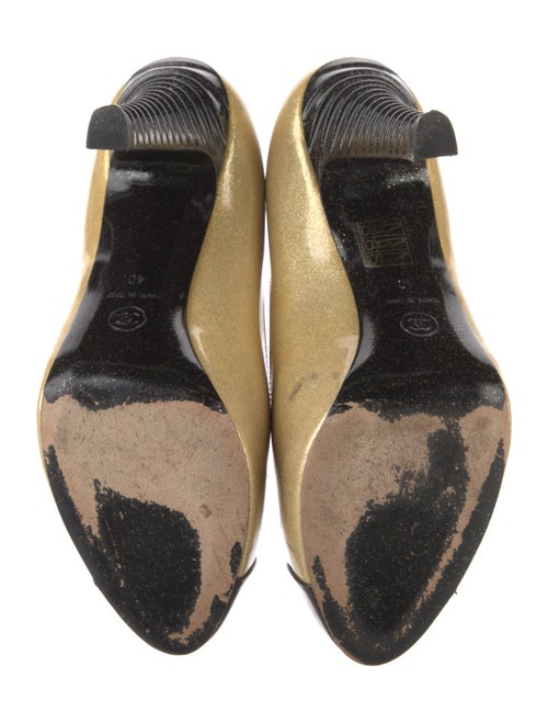 Chanel 2009 Interlocking CC Logo Pumps