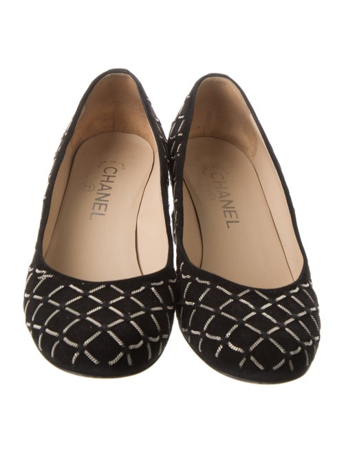 Chanel Interlocking CC Logo Suede Pumps