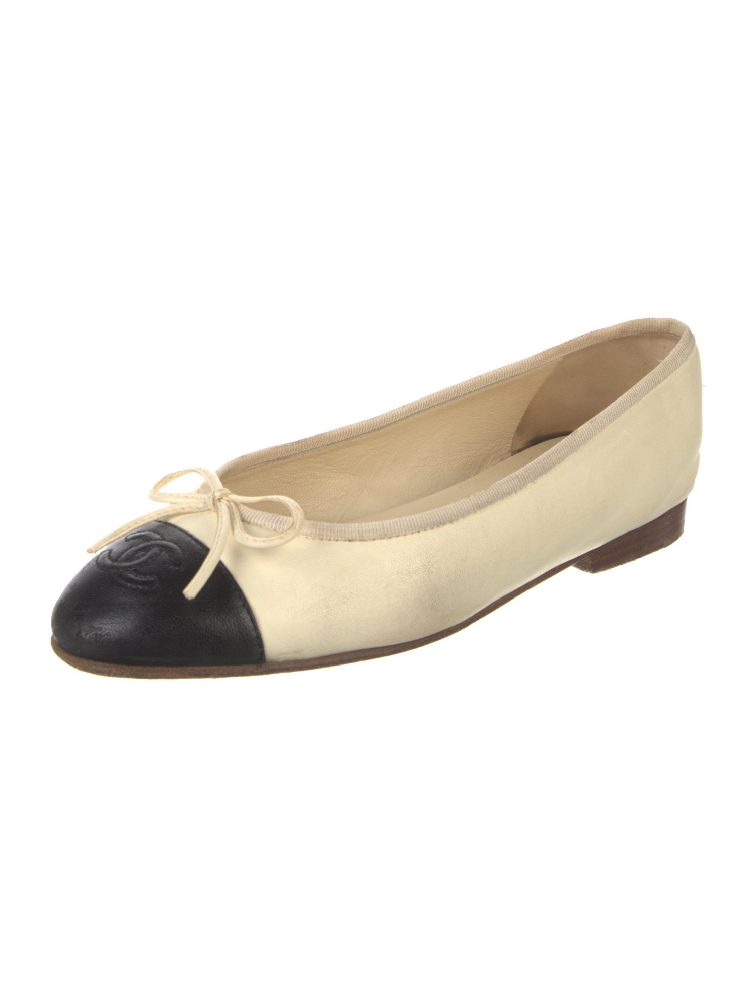 Chanel Interlocking CC Logo Leather Ballet Flats