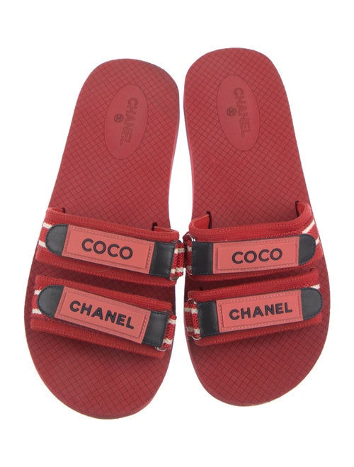 Chanel Interlocking CC Logo Slides