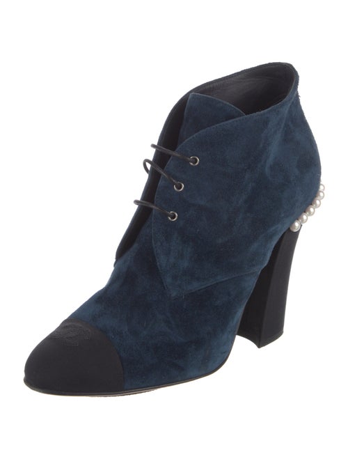 Chanel 2018 Interlocking CC Logo Lace-Up Boots