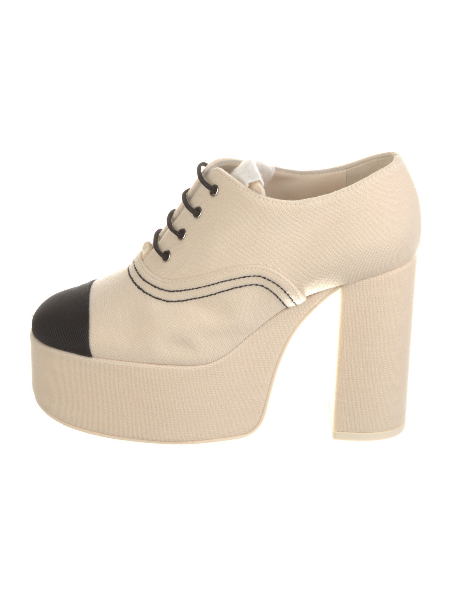 Chanel 2025 Interlocking CC Logo Pumps w/ Tags