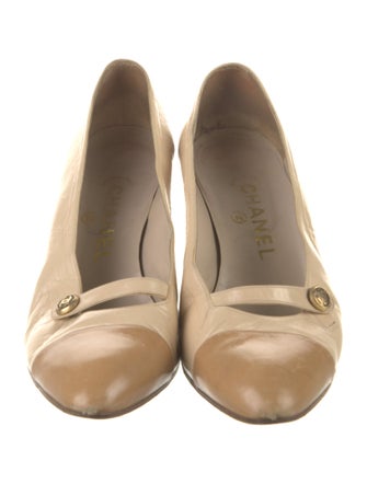 Chanel Interlocking CC Logo Leather Pumps