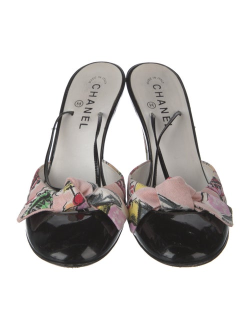 Chanel Interlocking CC Logo Patent Leather D'Orsay Pumps