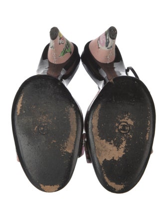 Chanel Interlocking CC Logo Patent Leather D'Orsay Pumps