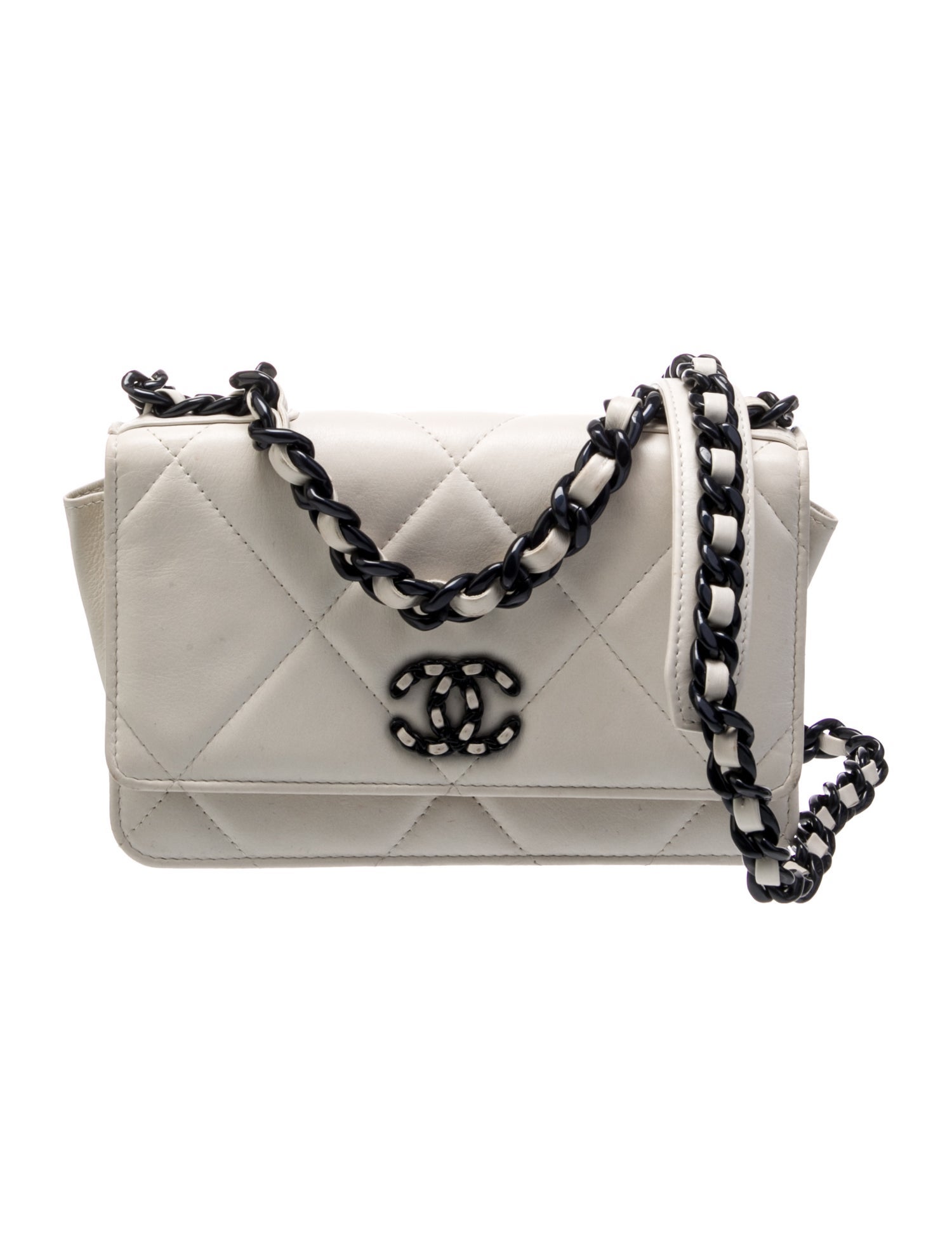 Chanel 19 Wallet On Chain