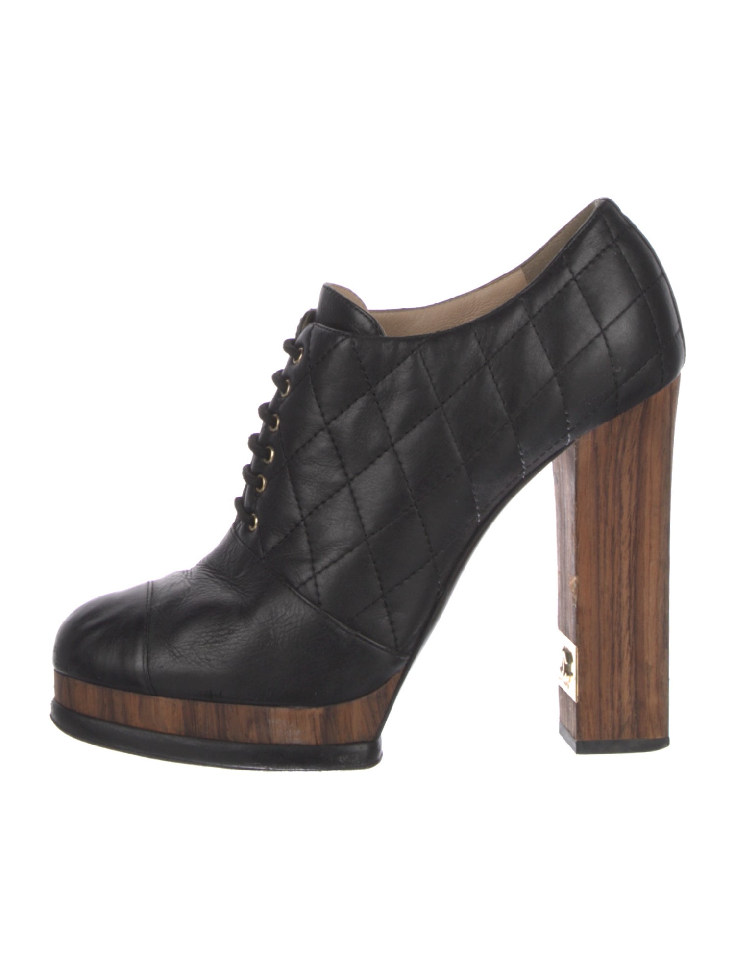 Chanel Interlocking CC Logo Leather Pumps