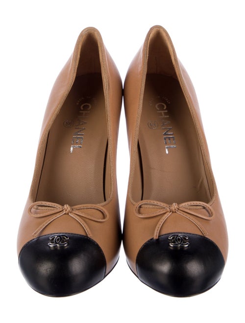 Chanel Interlocking CC Logo Leather Pumps