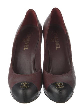 Chanel Interlocking CC Logo Leather Pumps