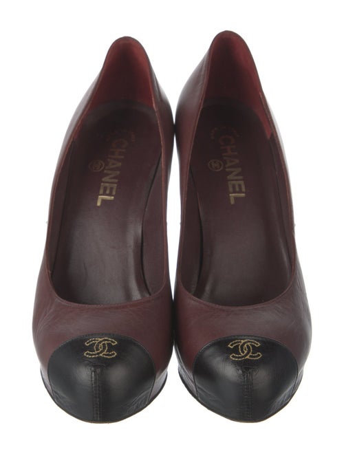 Chanel Interlocking CC Logo Leather Pumps