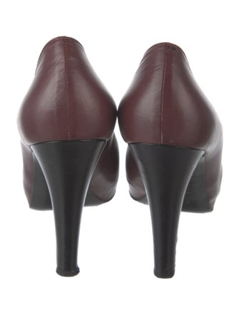 Chanel Interlocking CC Logo Leather Pumps