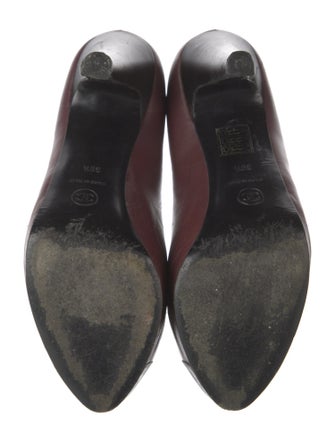 Chanel Interlocking CC Logo Leather Pumps