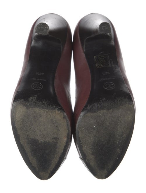 Chanel Interlocking CC Logo Leather Pumps