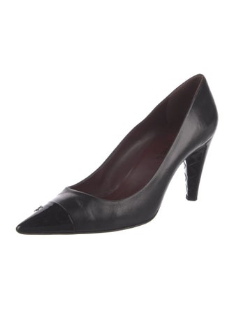 Chanel 2007 Interlocking CC Logo Pumps