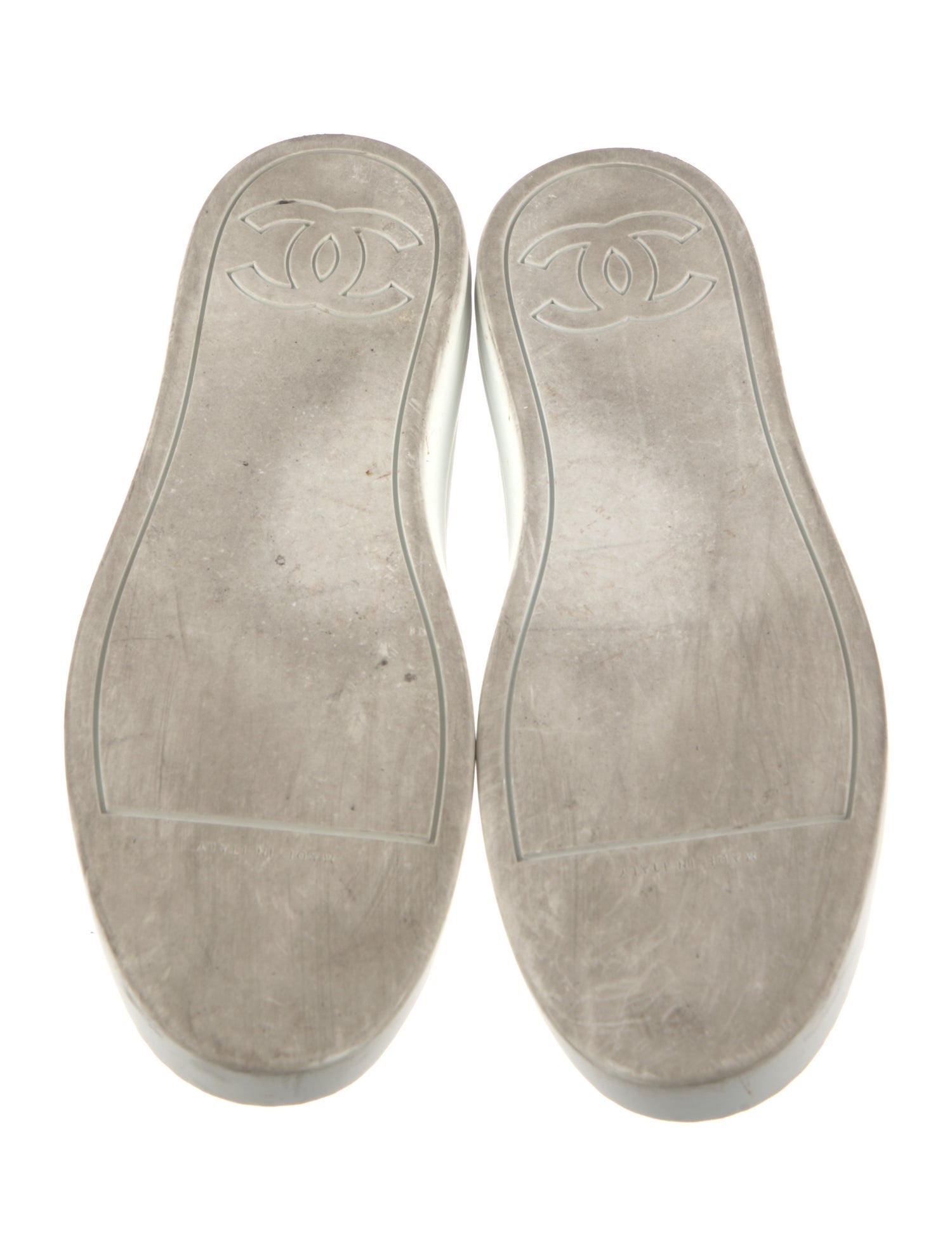 Chanel Interlocking CC Logo Leather Sneakers