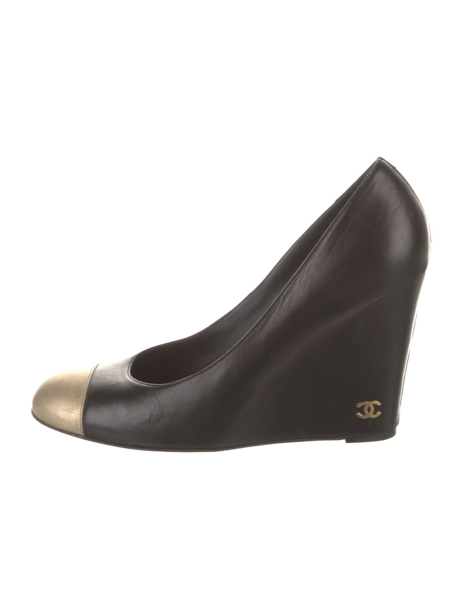 Chanel Interlocking CC Logo Leather Pumps