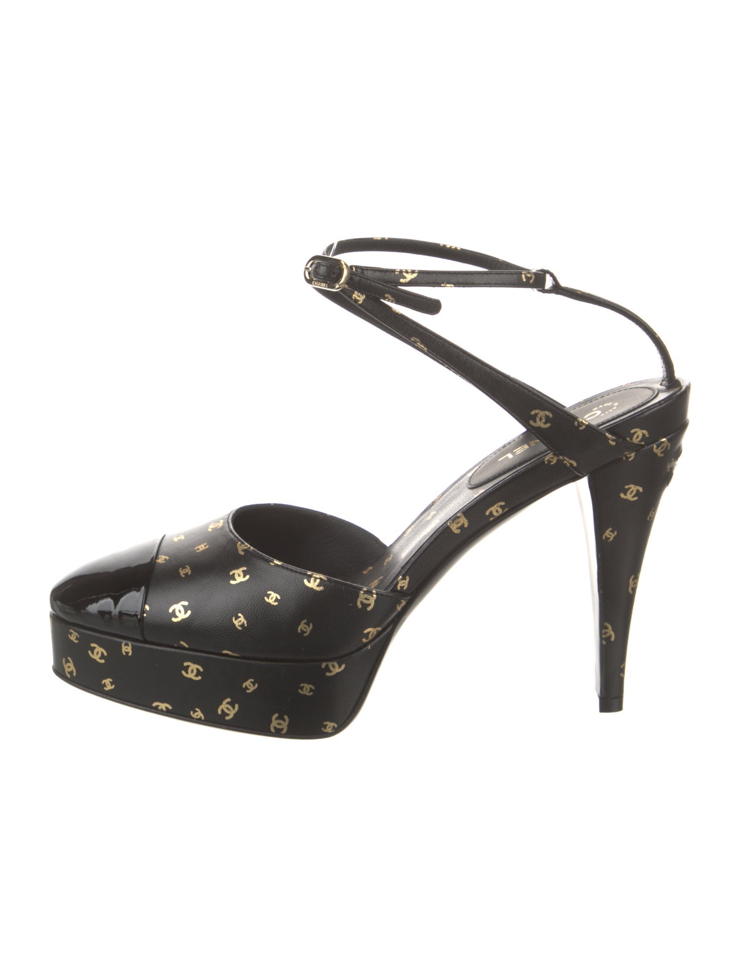 Chanel 2023 Interlocking CC Logo Pumps