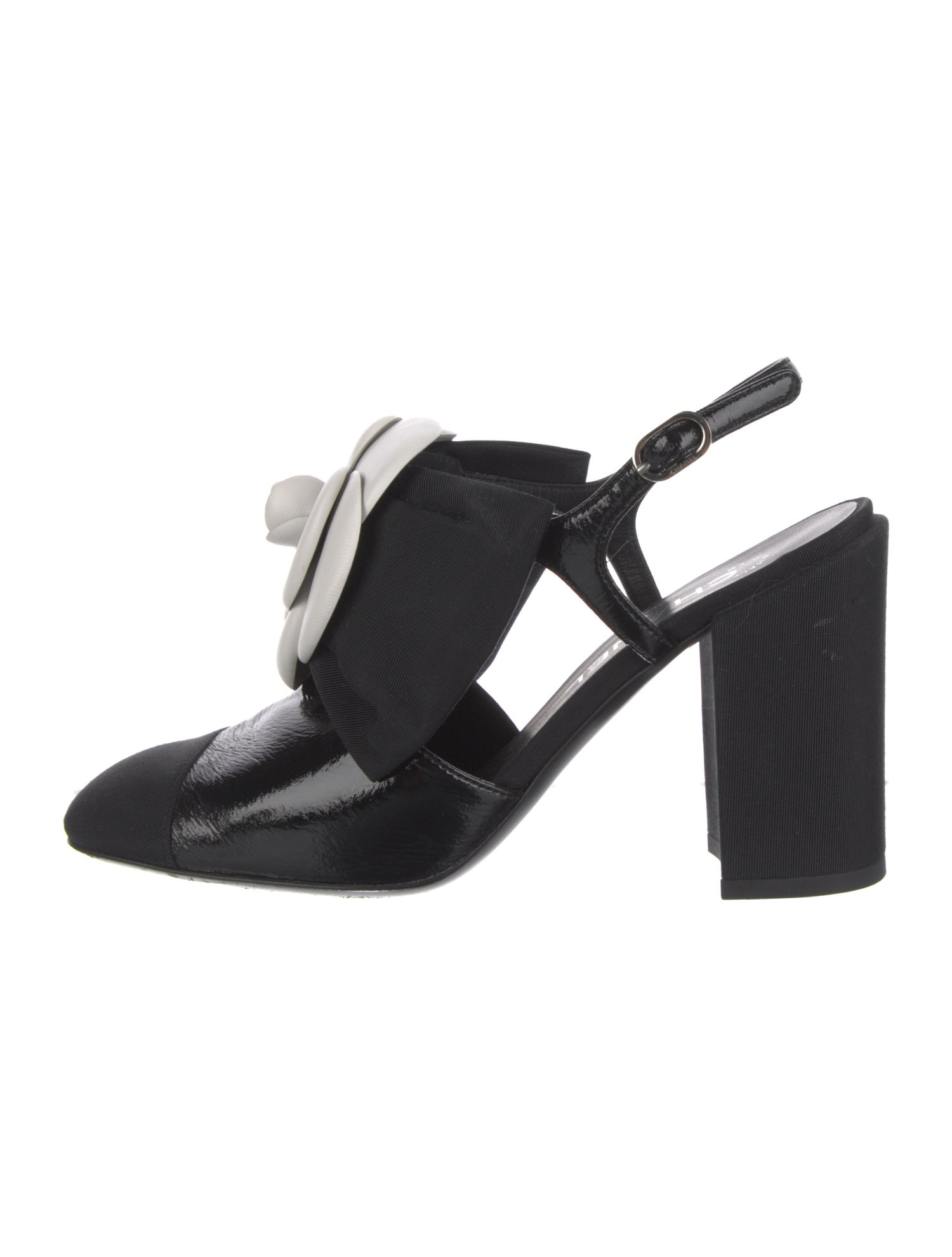 Chanel 2023 Interlocking CC Logo Pumps