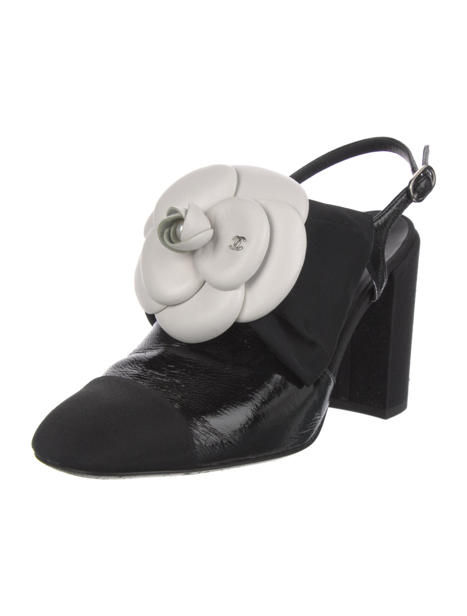 Chanel 2023 Interlocking CC Logo Pumps