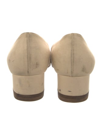 Chanel Interlocking CC Logo Nubuck Pumps