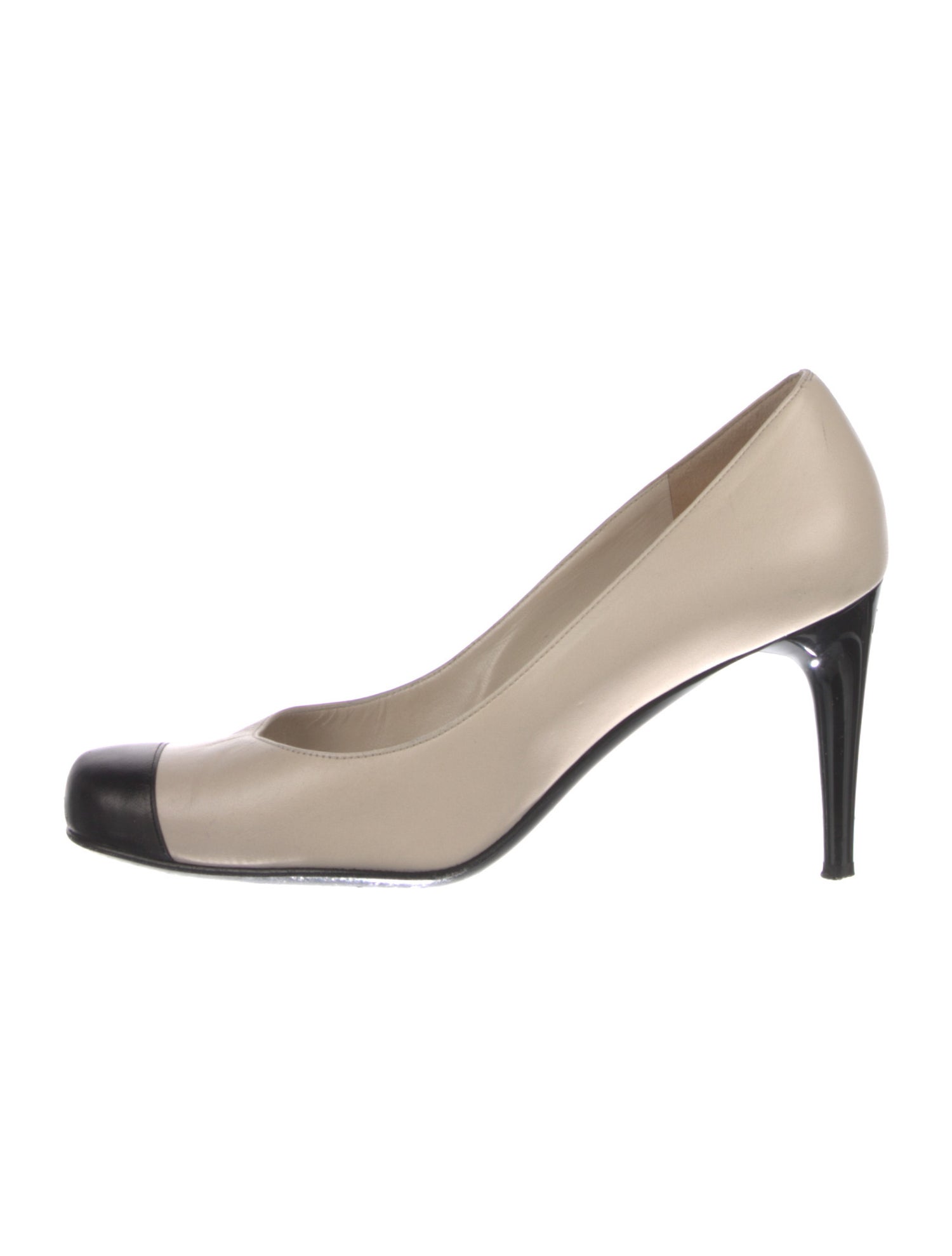 Chanel Interlocking CC Logo Leather Pumps