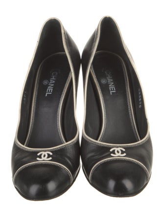 Chanel 2008 Interlocking CC Logo Pumps