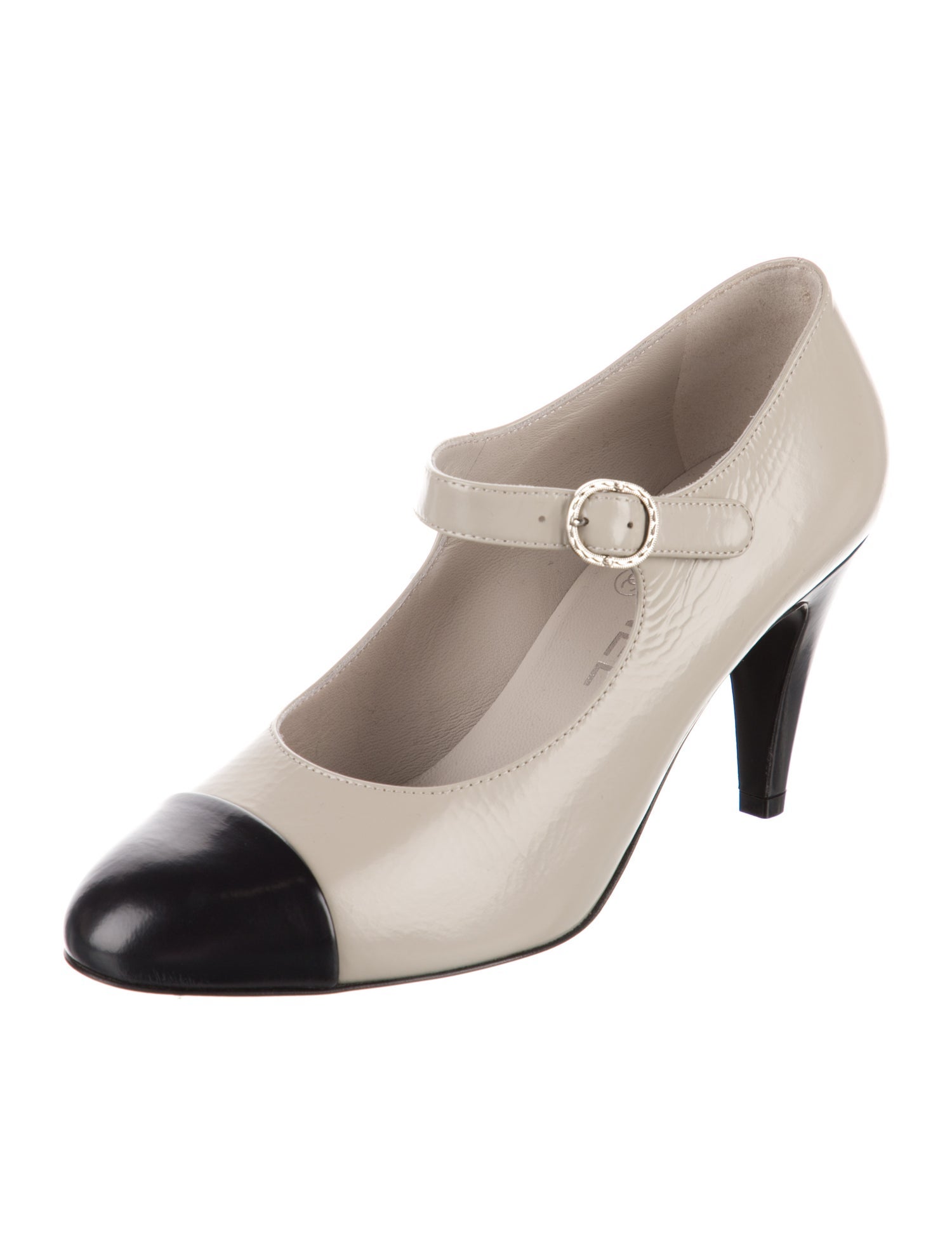 Chanel 2022 Interlocking CC Logo Pumps w/ Tags