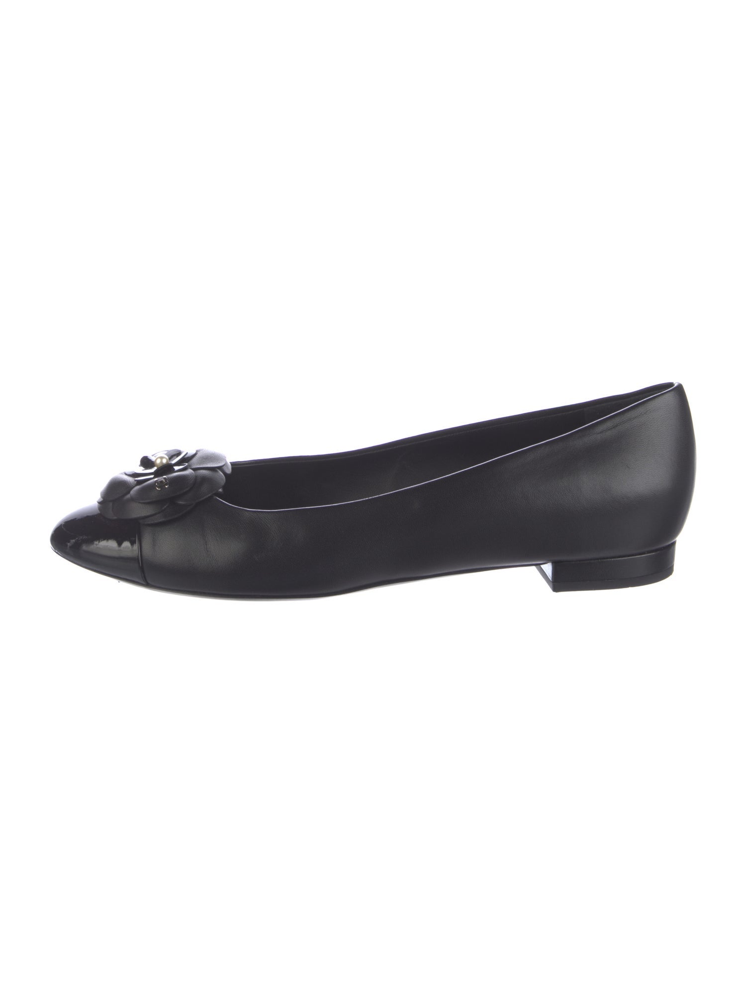 Chanel Interlocking CC Logo Leather Ballet Flats