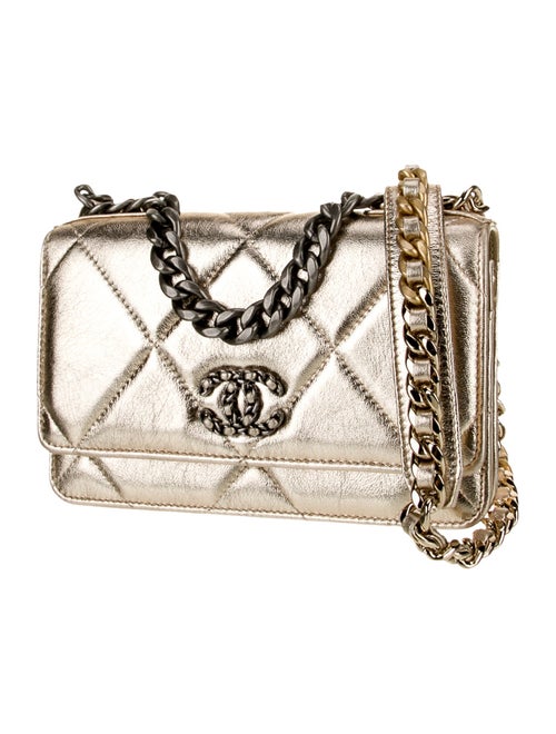 Chanel 19 Wallet On Chain