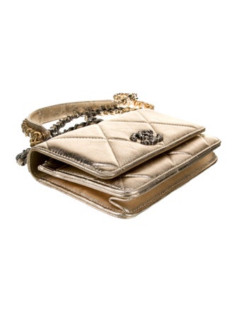 Chanel 19 Wallet On Chain