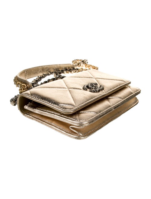 Chanel 19 Wallet On Chain