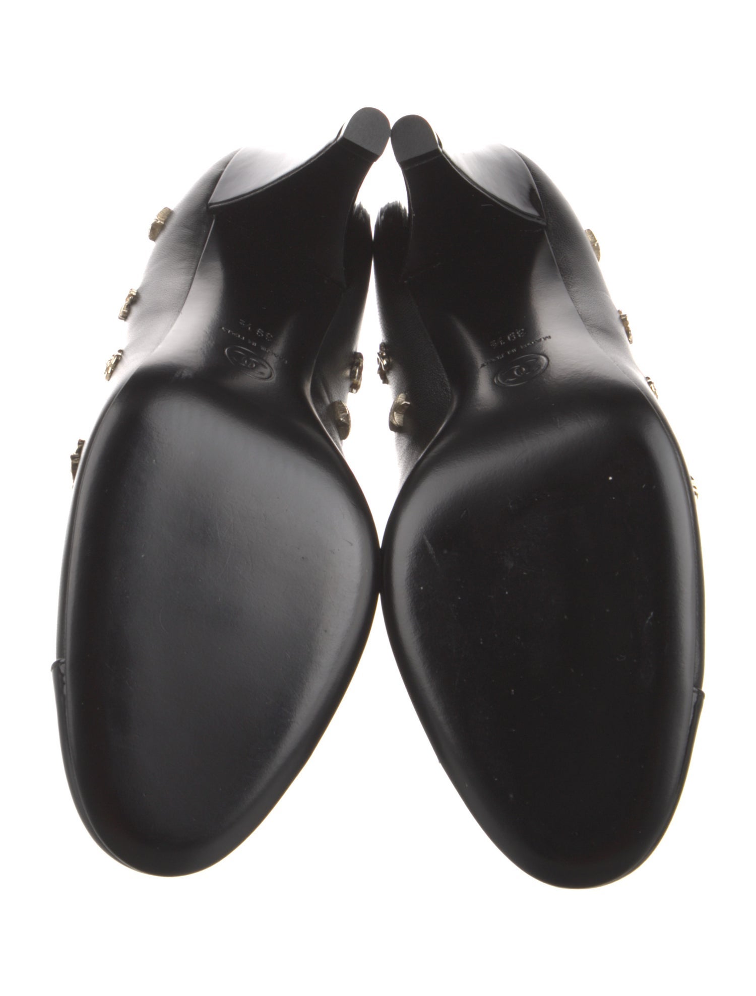 Chanel 2023 Interlocking CC Logo Pumps