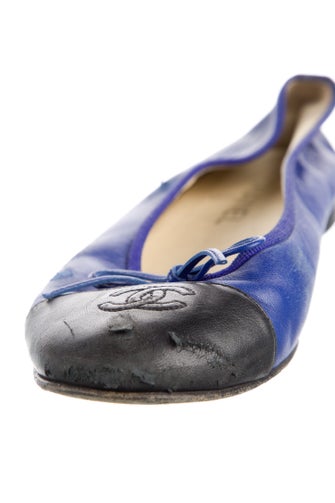 Chanel Interlocking CC Logo Leather Ballet Flats