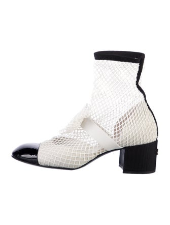 Chanel 2023 Interlocking CC Logo D'Orsay Pumps