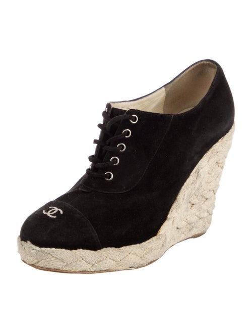 Chanel Interlocking CC Logo Suede Pumps