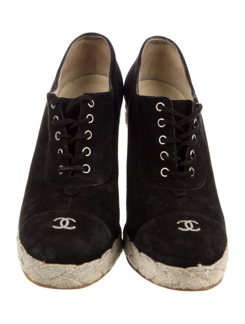 Chanel Interlocking CC Logo Suede Pumps