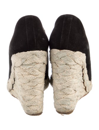 Chanel Interlocking CC Logo Suede Pumps