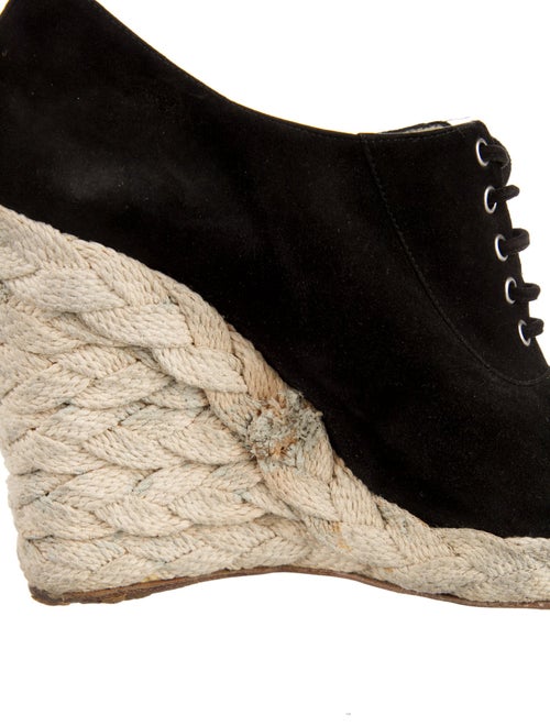 Chanel Interlocking CC Logo Suede Pumps